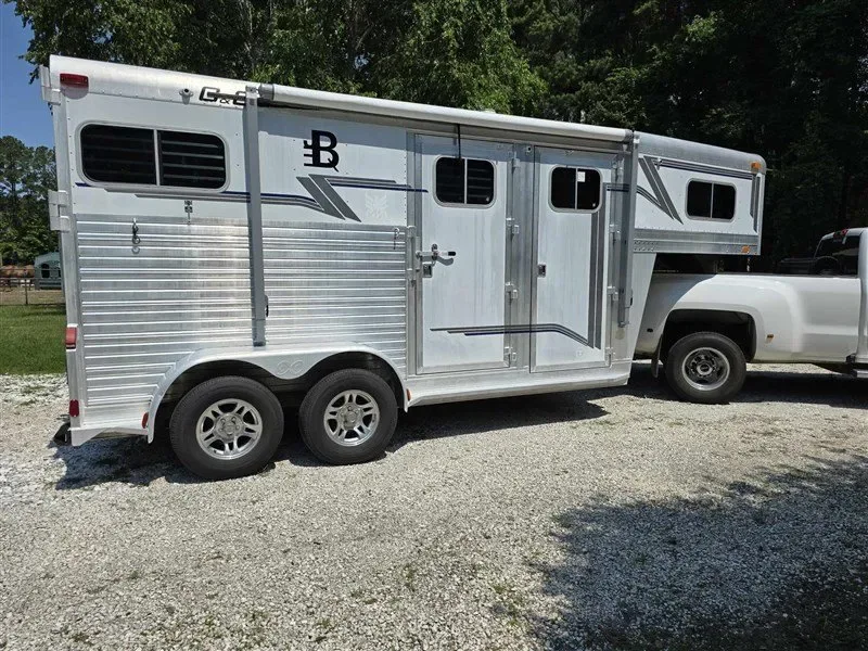 2000 C&C 2 horse Gooseneck for sale at Pauls Containers Ltd