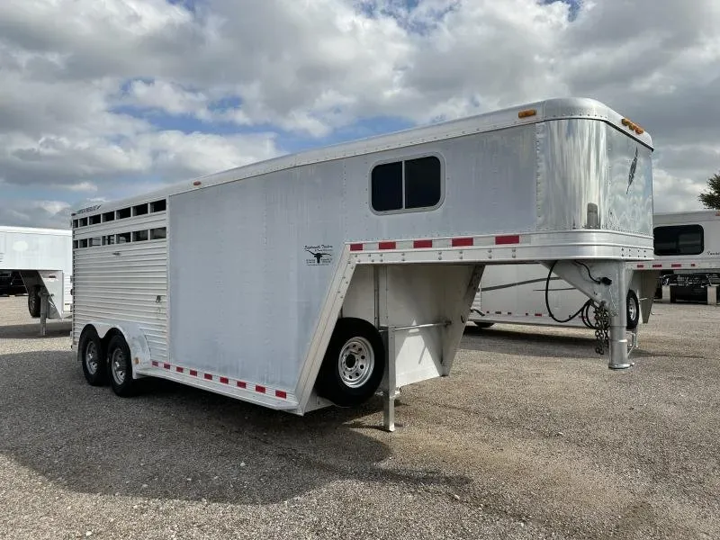 2000 Featherlite 3H GN with Dressing Room Horse Trailer for sale at Pauls Containers Ltd