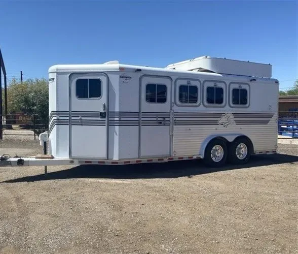 2000 Sooner 4 Horse Bumper Pull SUPER CLEAN for sale at Pauls Containers Ltd