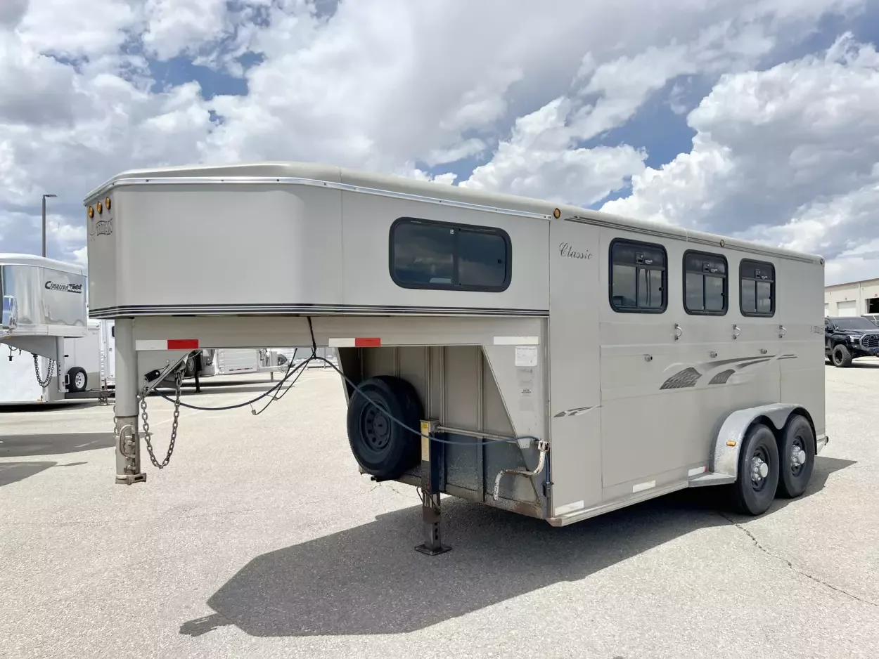 2001 Titan 3 Horse Gooseneck for sale at Pauls Containers Ltd