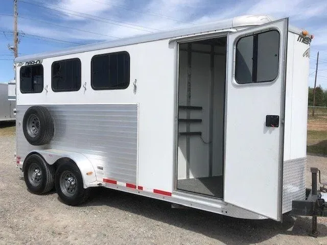 2010 Merhow 3 Horse Slant Load Bumper Pull for sale at Pauls Containers Ltd
